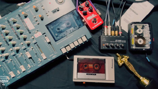 Youtube 'ANALOG INVASION _ 배우 윤여정 tape loop' 영상 중